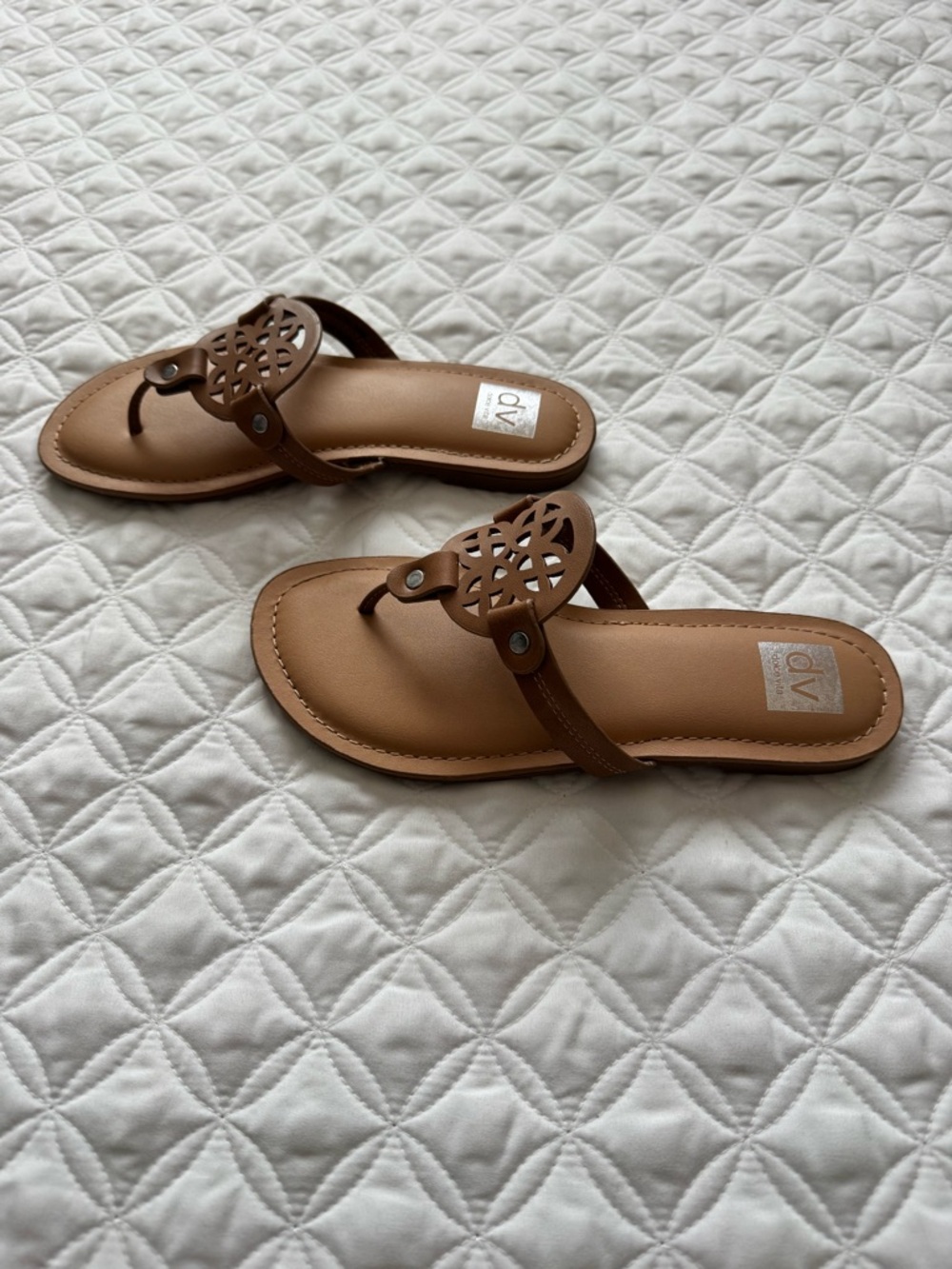 DV by Dolce Vita Candle Brown Cutout Medallion Toe-Post Sandals Size 3 - Picture 8 of 12